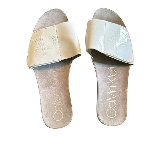 CALVIN KLEIN Women's Slides Flat Sandals White Faux Patent Leather US Size 8 - Picture 2 of 7